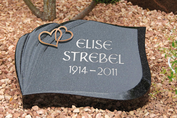 Grabkissen auf Familiengrab